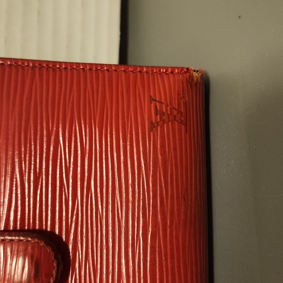 Red LV Louis Vuitton Epi Kiss Wallet - Picture 2 of 12
